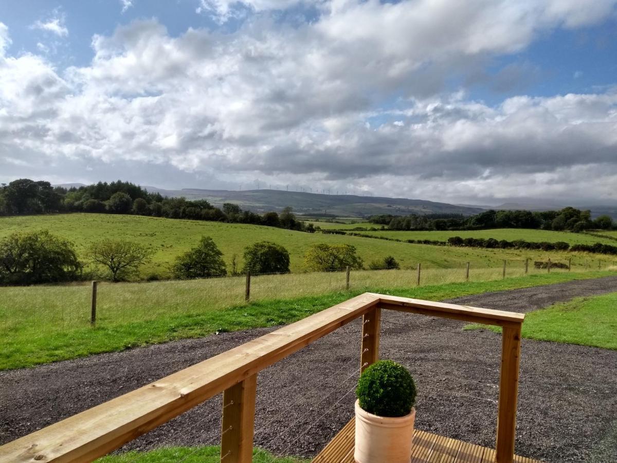 Cleeves Cabins Ailsa Luxury Lodge With Hot Tub Dalry  Bagian luar foto